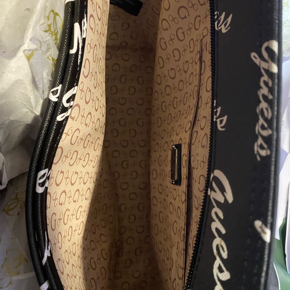 🆕 Guess Black with White Logo Chandler Bag - Picture 8 of 9